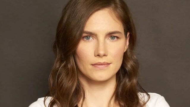 Amanda Knox afirma que fue a tientas por el guardia de la cárcel y se le hizo desnuda durante el interrogatorio sobre Meredith Kercher Murder
