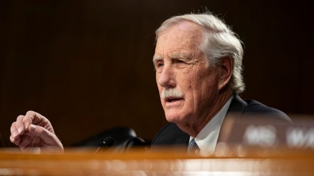 Angus King explota a Musk, Lutnick por 'asalto' sobre el Seguro Social
