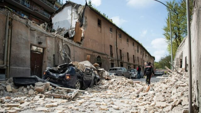 Brit Tourist, de 54 años, 'luchando por su vida' después de la explosión en B&B en Roma mientras los locales horrorizados recuerdan 'Insane Bang'
