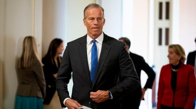 Cientos de grupos de defensa piden a Thune que rechace el plan presupuestario de los republicanos de la Cámara de Representantes
