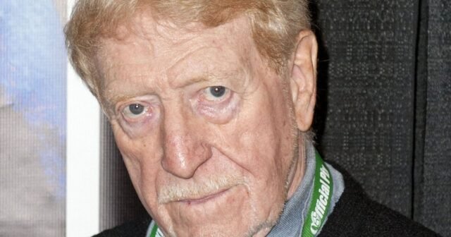 Clive Revill, voz del emperador 'Star Wars' Palpatine, muere a los 94
