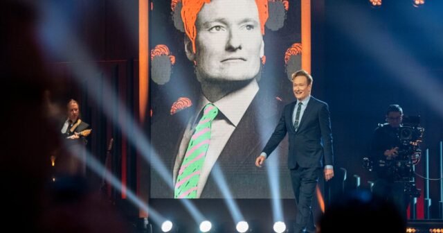 Conan O'Brien honrado en el Centro Kennedy, pero Trump atacó muchos cómics a medida que sus movimientos se producen grandes
