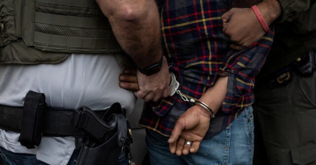 El IRS se prepara para ayudar a encontrar inmigrantes dirigidos a la deportación
