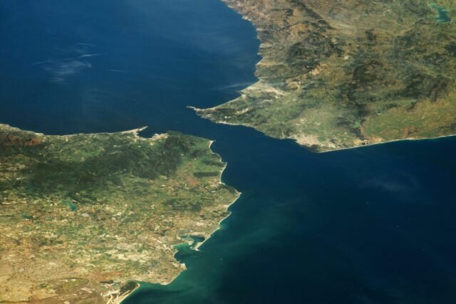 El administrador de Trump considerará 'la soberanía de Gibraltar' como parte de la investigación de las 'restricciones comerciales y de envío' en el Estrecho de Gibraltar
