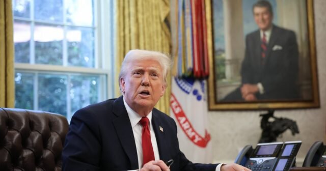 El bufete de abogados Skadden recorta $ 100 millones pro bono de Trump para evitar la orden ejecutiva
