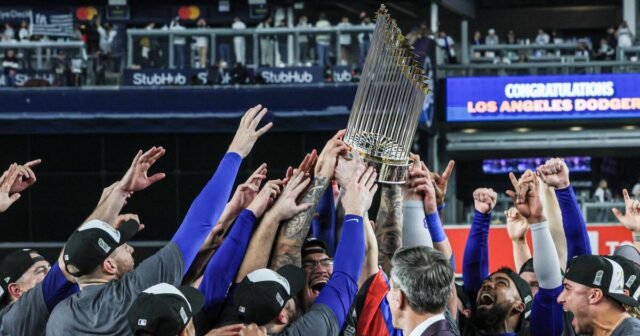El documental de Apple TV+ va en profundidad en la ejecución de la Serie Mundial de los Dodgers
