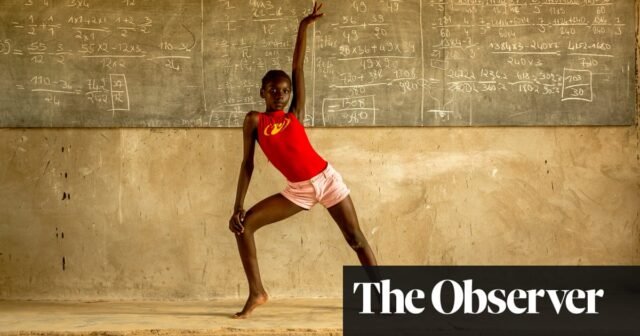 El panorama general: una gimnasta Chad obtiene marcas superiores para la determinación | Fotografía

