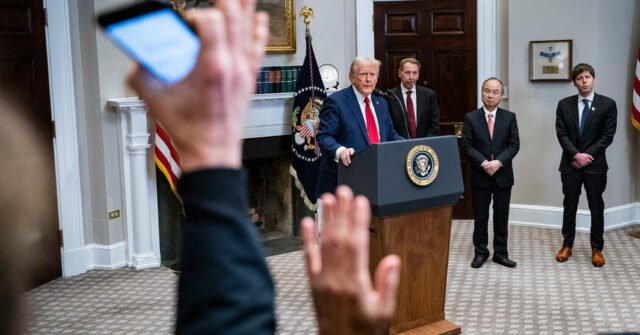 Envalentonado por Trump, las compañías de IA presionan por menos reglas
