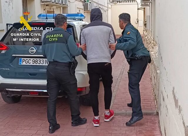 Escondido a la vista: los arrestos civiles de Guardia querían al hombre
