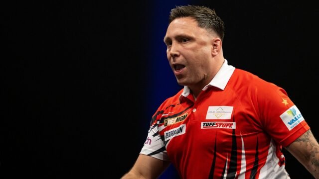 'Gerwyn Price ¿Qué demonios has hecho? - Los fanáticos suplican a Darts a la estrella que pierda para que no vuelvan a escuchar una nueva canción Walk-On
