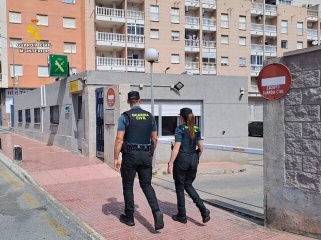 Guardia arrestos civiles fugitivos vinculados a la mafia rusa en Torrevieja
