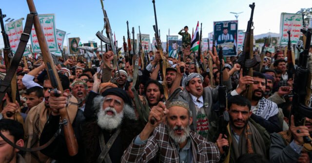 Houthis en Yemen no serán derrotados solo por ataques aéreos, dicen los expertos
