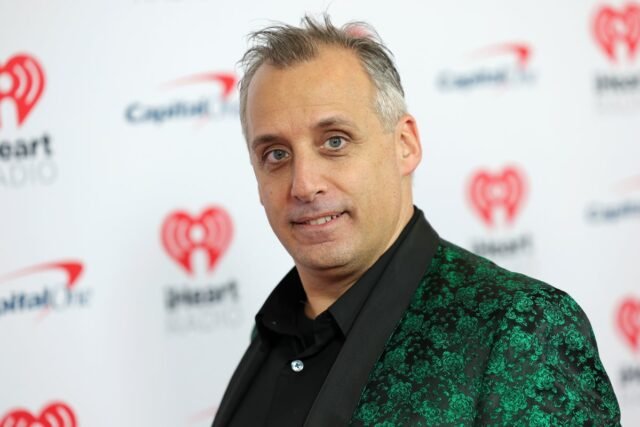 JOE GATTO PRACITICA JOE GATTO CANCELS Tour y ingresa a las instalaciones después de las acusaciones de agresión sexual
