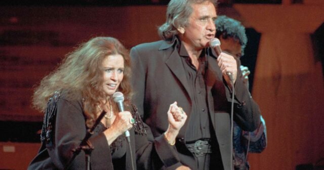 June Carter Cash, Kenny Chesney y Tony Brown se unirán al Salón de la Fama de la Música Country

