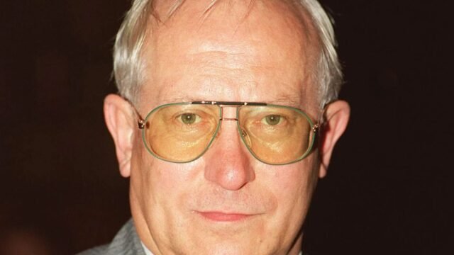 KGB Spy Oleg Gordievsky, quien desertó al Reino Unido y vivió bajo la protección policial antes de protagonizar la serie de la BBC.
