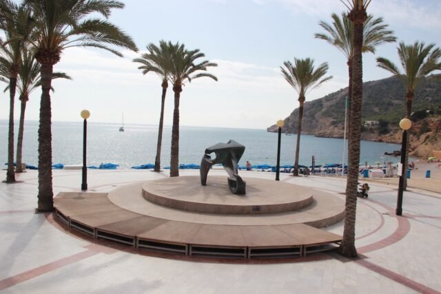 L'Alfàs del pi prohibe fumar en sus playas

