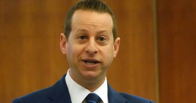 La Cámara Demócrata explota a los funcionarios de Trump con solo 3 imágenes simples después de la violación del chat grupal
