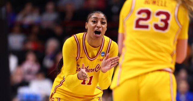 La defensa de USC contra Paige Bueckers comienza con Kennedy Smith
