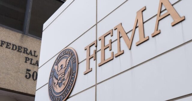 La revisión de la contratación de FEMA impulsa los temores de desmantelamiento de la agencia a medida que se acerca la temporada de huracanes
