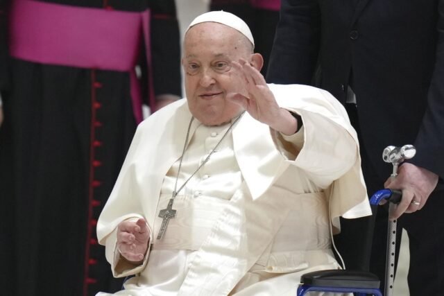 Línea de tiempo de la estadía hospitalaria más larga del Papa Francisco mientras los médicos se preparan para la liberación el domingo
