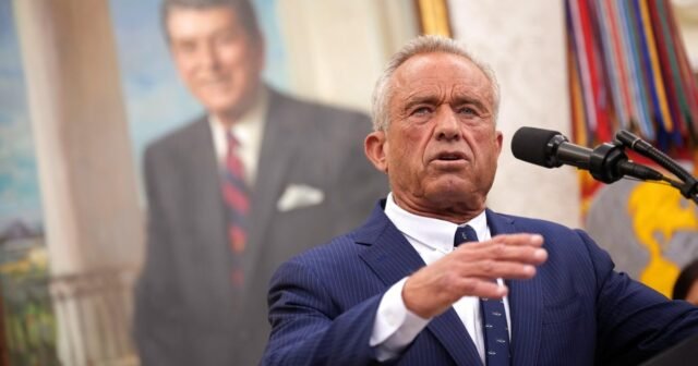 Los CDC, NIH y más agencias de salud se preparan para despidos con la reestructuración de Doge y RFK Jr. Esto es lo que sabemos.
