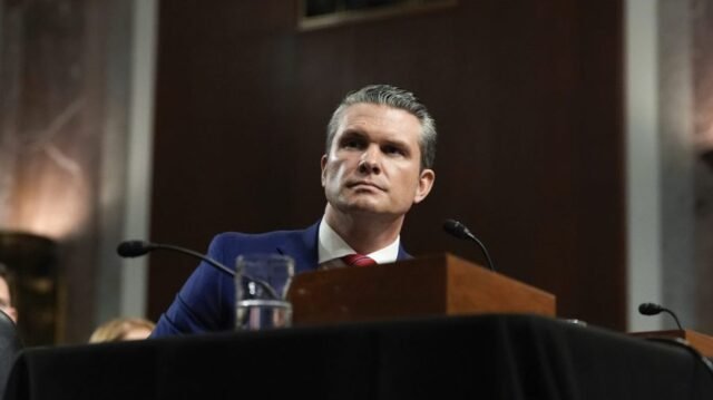 Los demócratas golpean a Hegseth por un plan de guerra enviado por mensajes de texto
