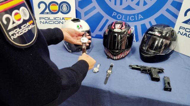Luxury Watch Thieves blandiendo armas en motos dirigidos a los comensales en restaurantes de Madrid en el mercado

