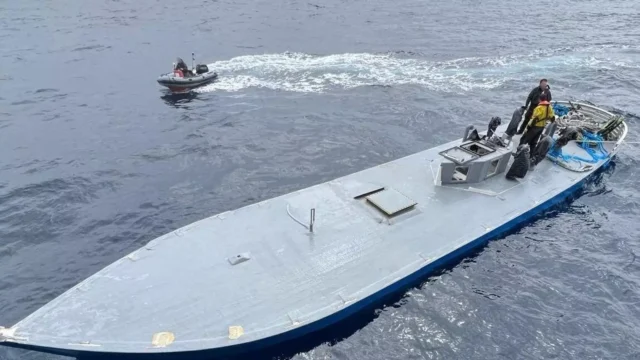 MIRAR: 'Narco Submarine' en el camino a la Andalucia de España está rota con 6.6 toneladas de cocaína
