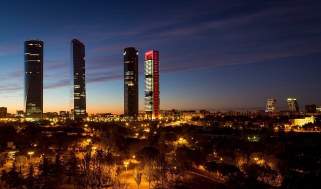 Madrid decidió mantener las luces encendidas a medida que el ahorro de energía del gobierno introdujo ⋆ Madrid Metropolitan

