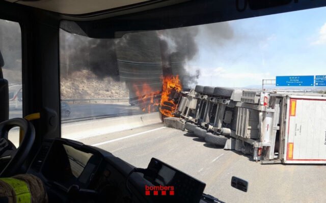 Mayhem en la autopista AP-7 mientras los cerdos huyen volcados ⋆ Madrid Metropolitan
