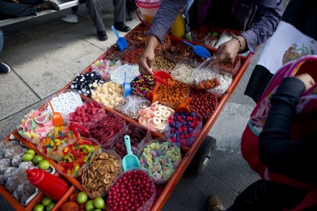 México prohíbe las ventas de comida chatarra en las escuelas en su última salva contra la obesidad infantil
