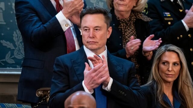 Musk PAC ofrece $ 100 para las firmas de petición de Wisconsin que se oponen a 'jueces activistas'
