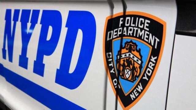NYPD Investigando el crimen de odio Incidente de travesuras criminales que involucran a Tesla Vandalism
