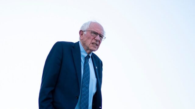 Ocasio-Cortez, Sanders apuntan a almizcle en el primer rally conjunto
