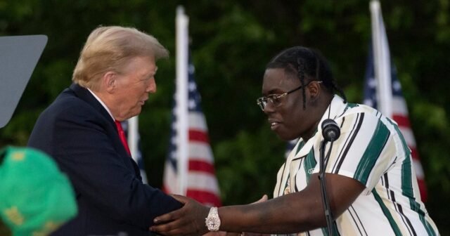 Rapador que se reunió con Trump sentenciado por intento de asesinato
