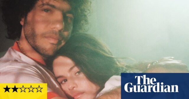 Selena Gomez y Benny Blanco: Dije que te amaba la primera revisión - Bisoded pero Bland | Selena Gomez

