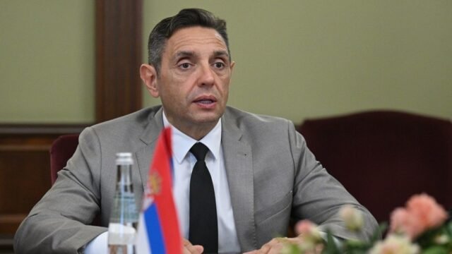 Serbia enfrenta 'revolución del color' - Diputado PM - RT World News

