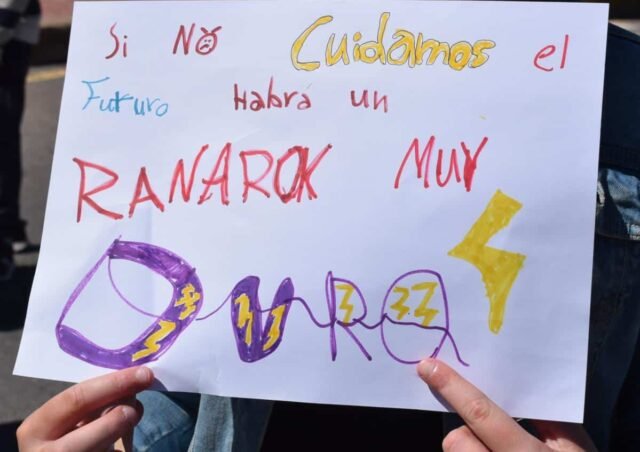 Sin maestros, sin aulas, sin respeto, digamos los manifestantes de Orihuela Costa
