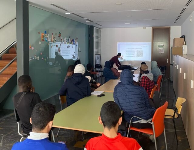 Social Welfare Trains Orihuela Migrantes en herramientas digitales para mejorar la empleabilidad
