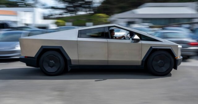 Tesla recuerda casi todos sus cibertrucks debido a que se desmoronan
