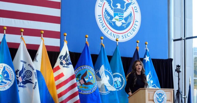 Trump dispara casi toda la rama de derechos civiles del DHS
