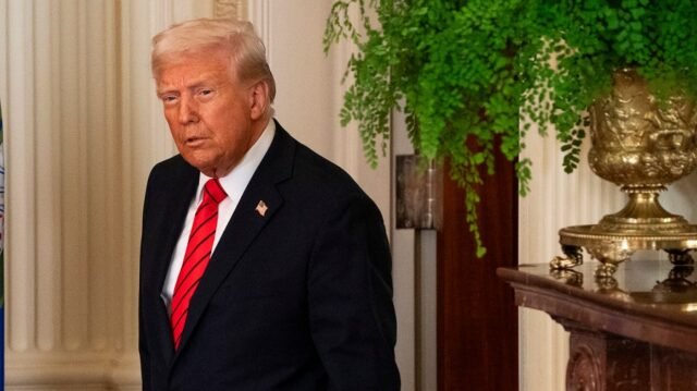 Trump exige que Colorado derribe la pintura 'distorsionada a propósito'
