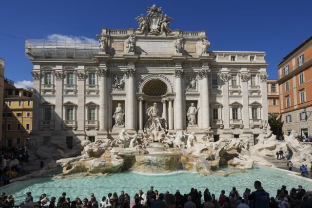 Un raro vistazo a las obras hidráulicas ocultas detrás de la fuente Trevi de Roma

