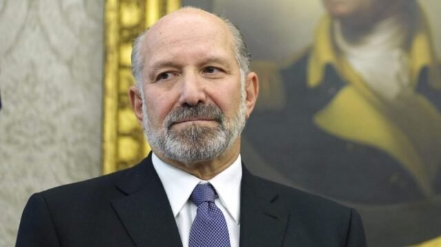 Watchdog requiere una investigación de ética sobre el enchufe de acciones de Tesla de Lutnick
