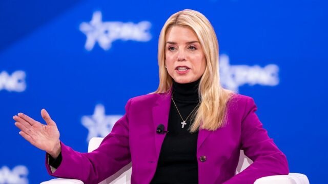 Abogado del Departamento de Justicia que criticó a la administración de la administración por el hombre de Maryland en licencia
