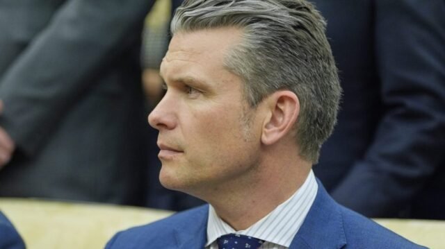 Actualizaciones en vivo: Hegseth enfrenta un nuevo escándalo de señal; La Casa Blanca 'prepara el escenario' para el acuerdo comercial de China
