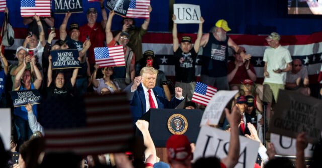 Administración de Trump: En el concurso del día 100, el presidente se deleita en su agarre de poder ejecutivo
