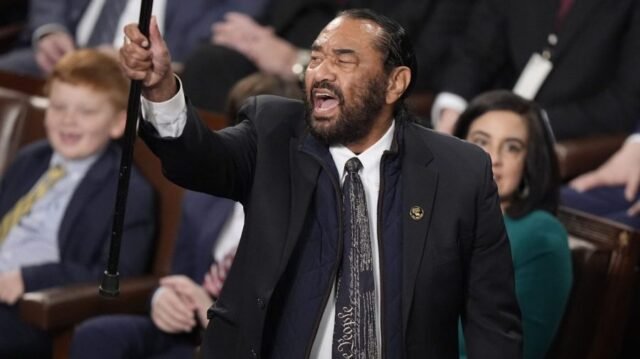Al Green dice que presentará artículos de acusación contra Trump en los próximos 30 días
