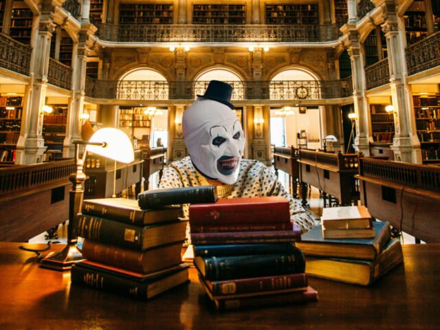 Dentro de la conferencia académica, llevando el terrifier de regreso a la escuela
