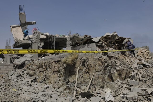 EE. UU. Lanza huelgas contra instalaciones petroleras controladas por Houthi, sanciones con bancos controlados por huthi
